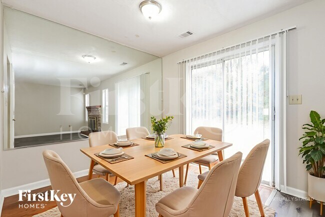 Foto del edificio - 8062 Creekstone Way