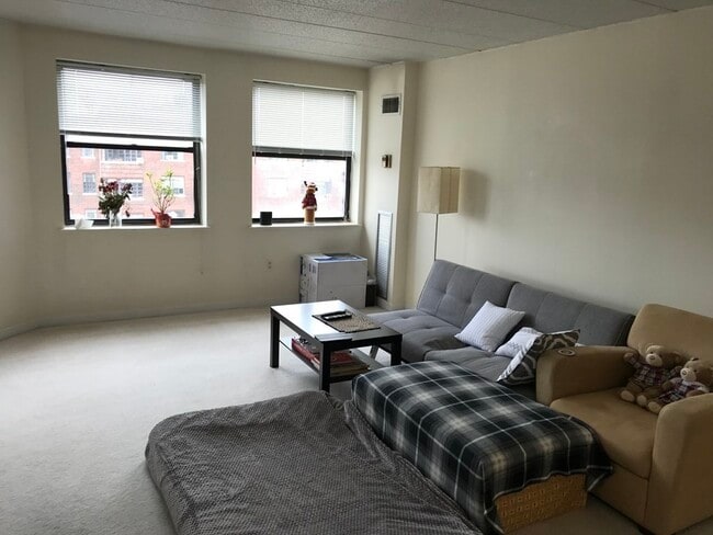 Building Photo - 1933 Commonwealth Ave