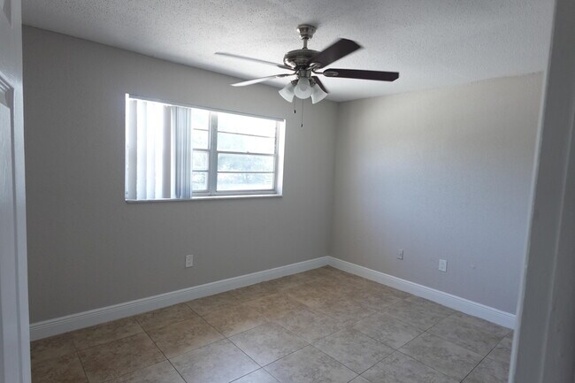 Foto del edificio - 650 SW 2nd Ave