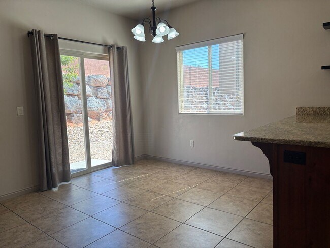 Foto del edificio - Beautiful 3 bedroom, 2.5 bath  townhome in...