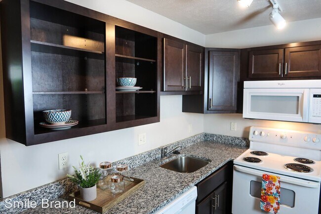 Foto del edificio - Studio, 1 bath Room For Rent - 504 E. Clark
