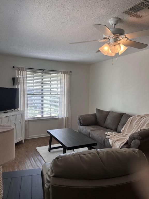 Foto del edificio - 1103 Hodges St