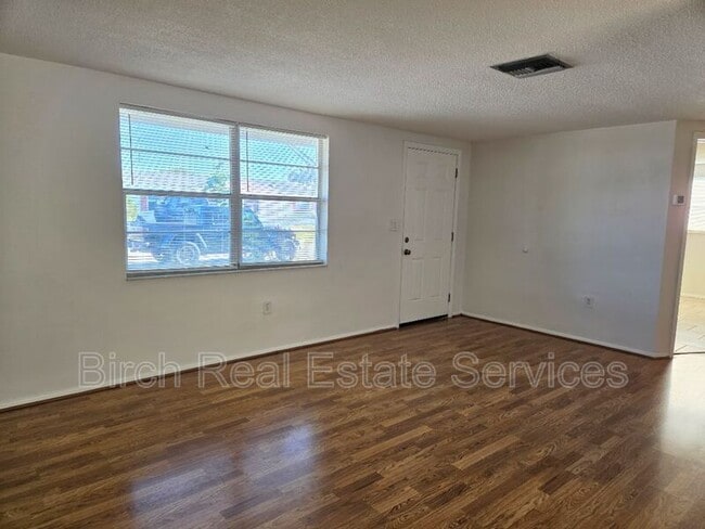 Foto del edificio - 3136 Elkridge Dr