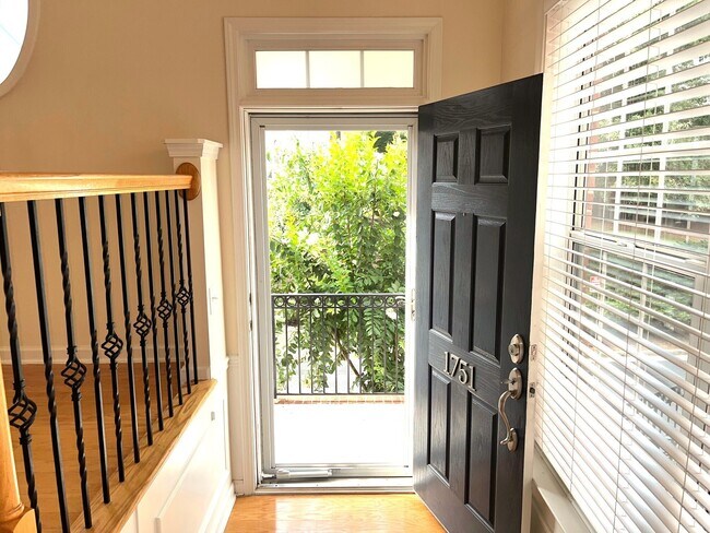 Foto del edificio - 1751 Highlands View Dr