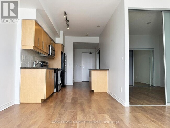 Building Photo - 2885 Bayview Avenue