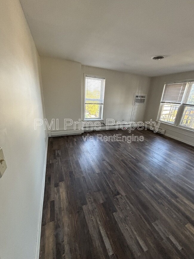 Building Photo - 1571 Morris Ave