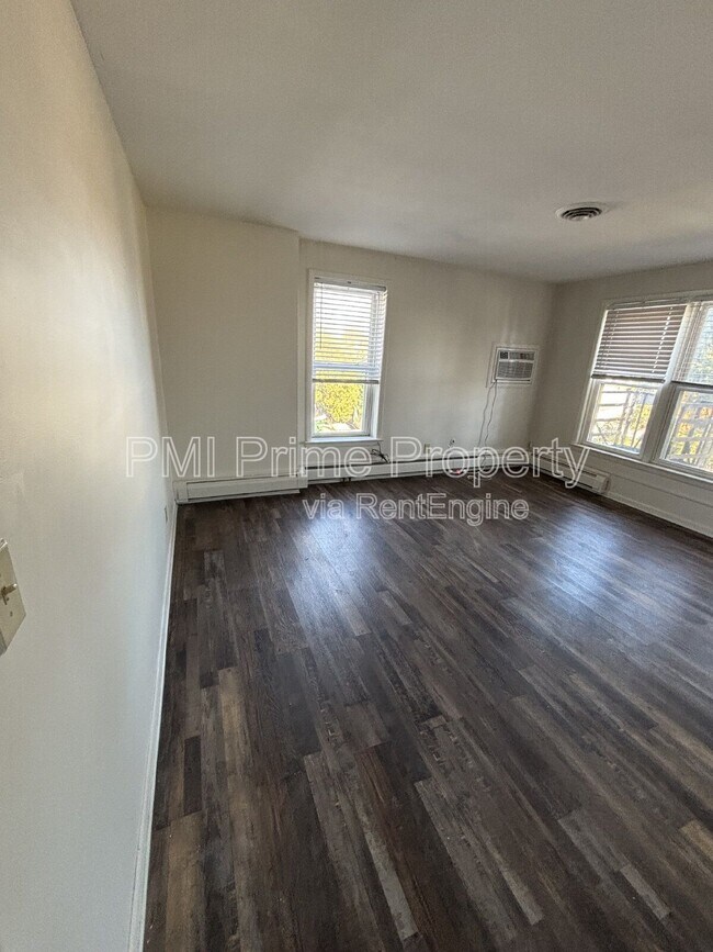 Foto del edificio - 1571 Morris Ave