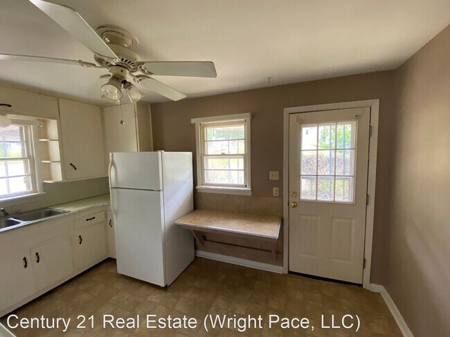 Building Photo - 2 br, 1 bath House - 504 Campus
