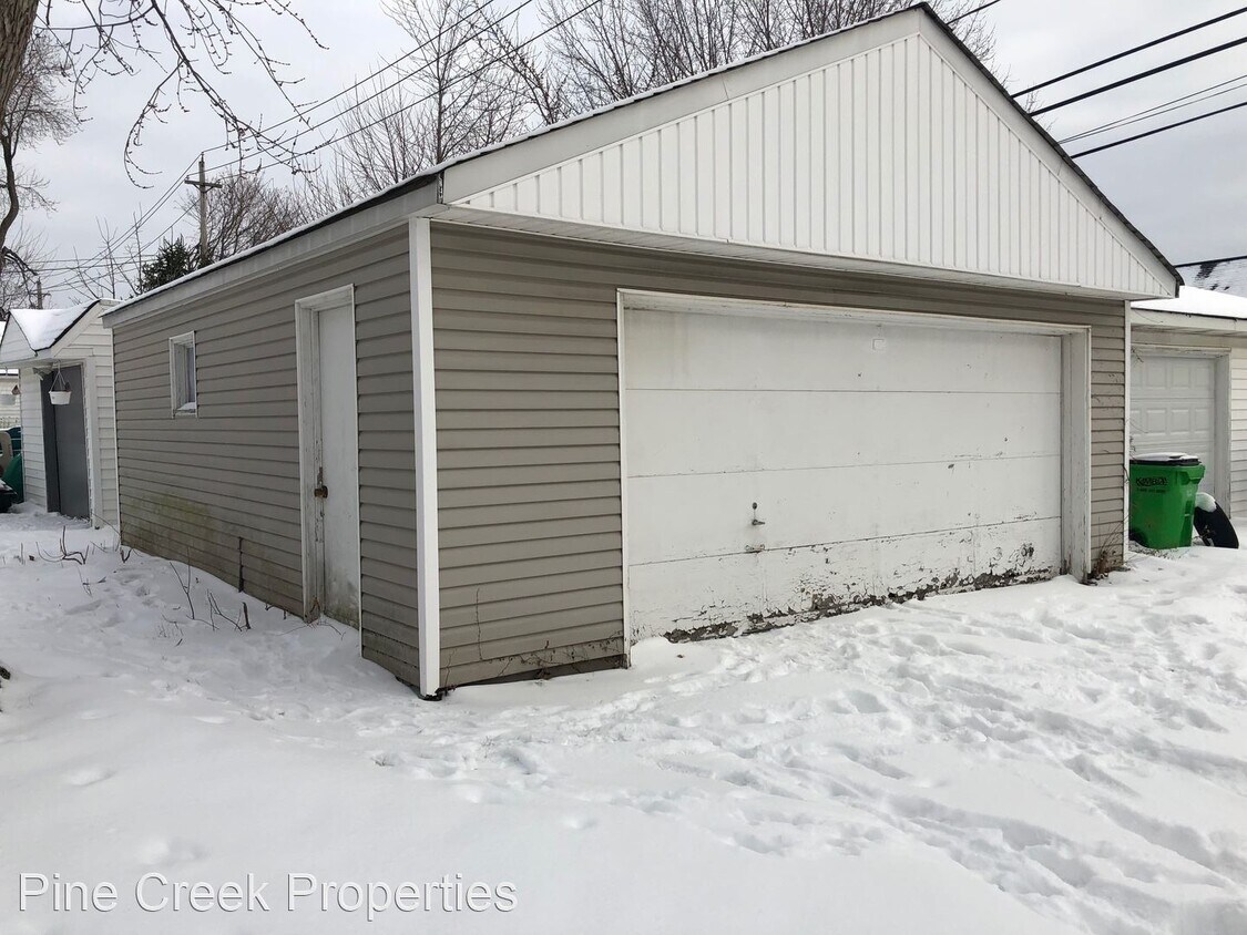 Building Photo - 3 br, 1 bath House - 9902 Robinson Ave