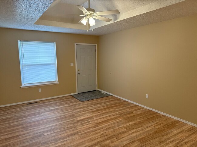 Foto del edificio - 2 Bedroom 2 Bathroom Duplex for $895 in So...