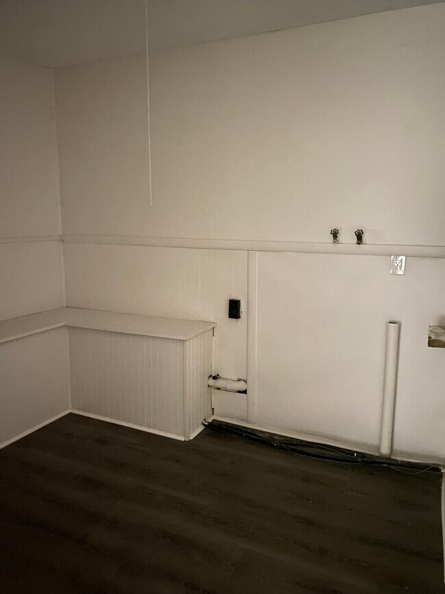 Foto del edificio - 325 Rieber Dr