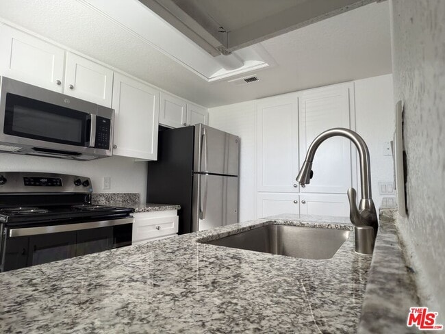 Foto del edificio - 1930 E College Ave