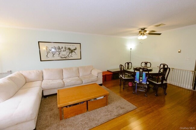 Foto del edificio - 6 Hopkins Ln
