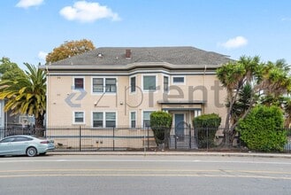 Building Photo - Unit