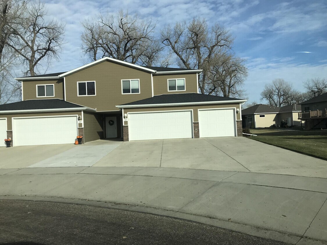 3603 Bay Pl SE, Mandan, ND 58554 House Rental in Mandan, ND