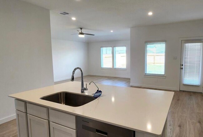 Foto del edificio - 3926 Pierce Pl Ln