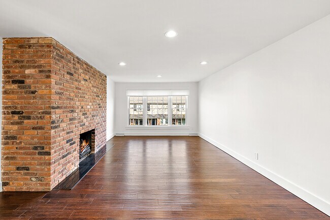 Foto del edificio - 551 N Old Woodward Ave