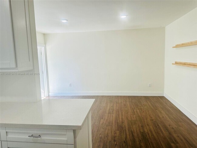 Foto del edificio - 95 Edgewater Dr