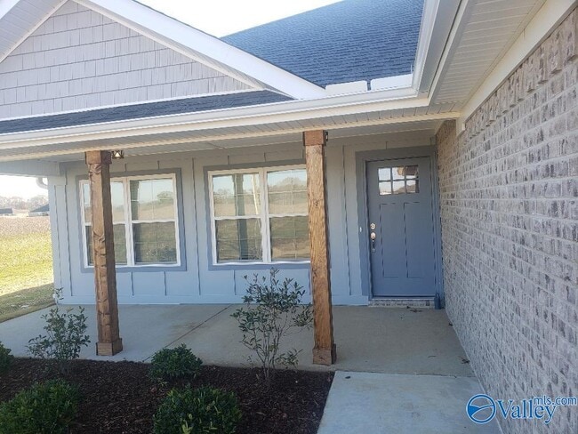 Building Photo - 300 Stone Hill Dr