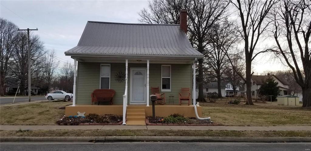 Front Porch - 478 E Lebanon St