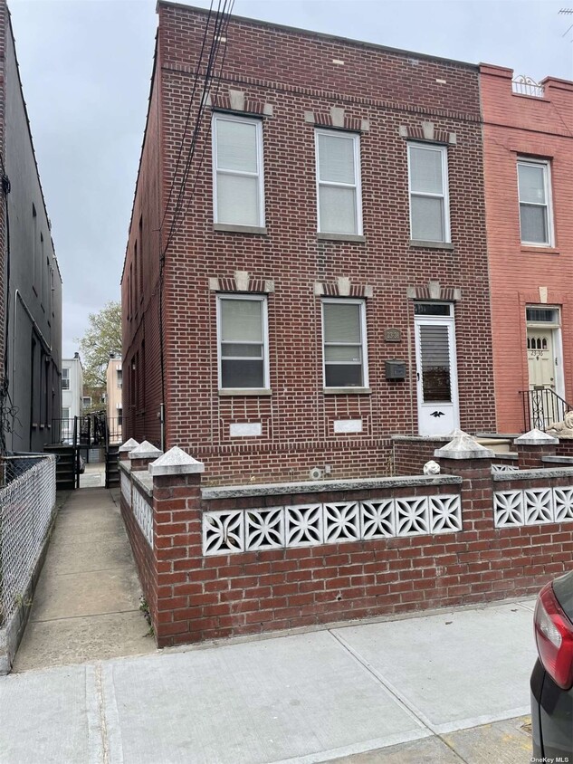 Foto principal - 23-38-38 26th St