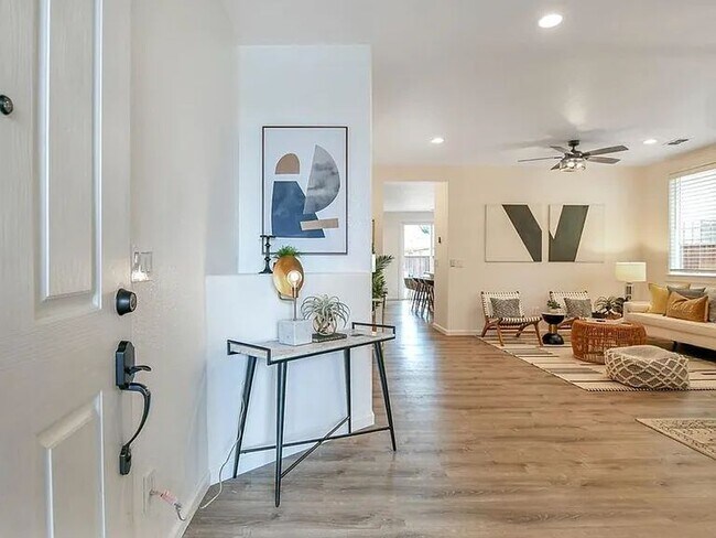 Foto del edificio - 5470 Gold Creek Cir