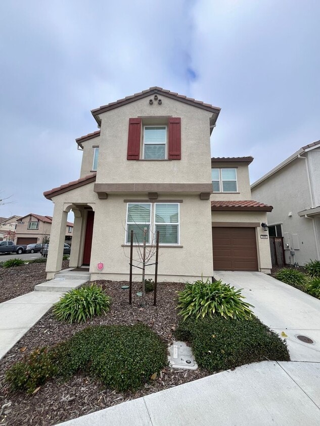 Foto principal - 2466 Buzz Aldrin Way