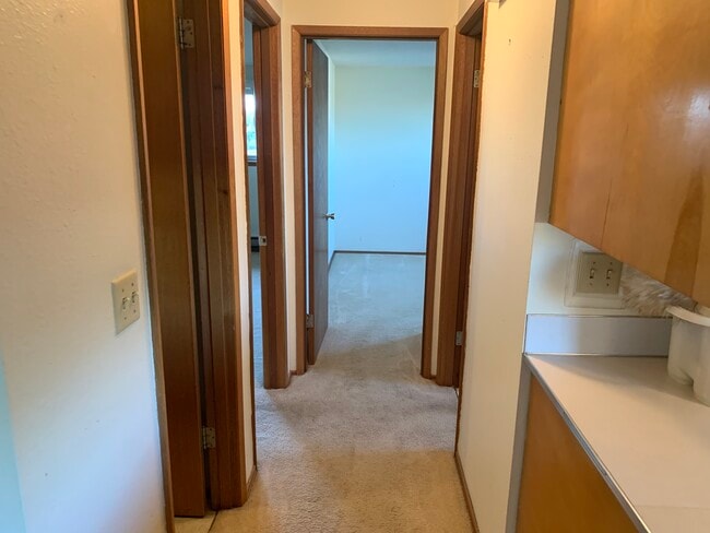 Building Photo - Somerset LLC