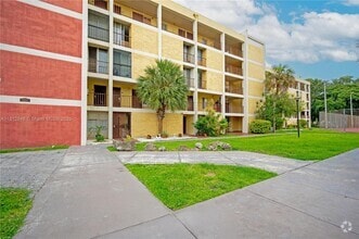 Building Photo - 9210 Fontainebleau Blvd