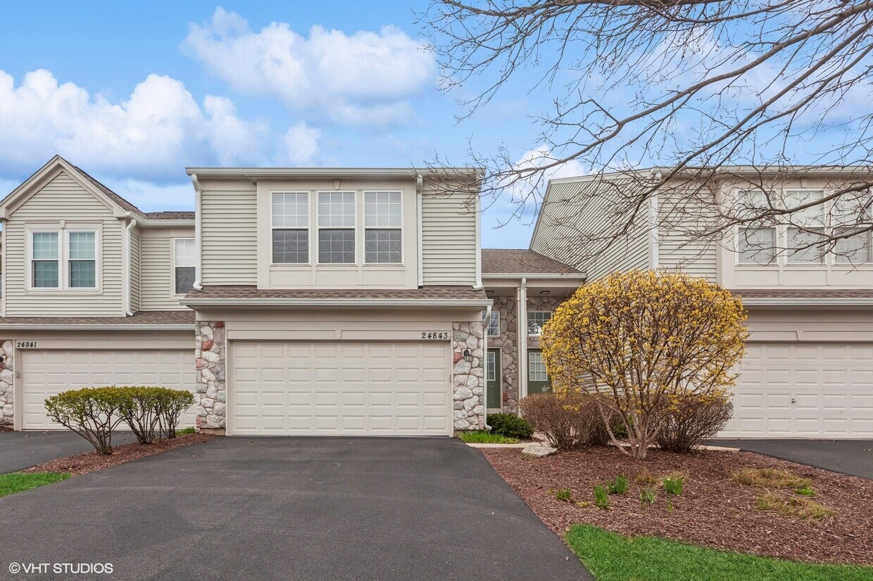 Foto principal - 24843 Franklin Ln