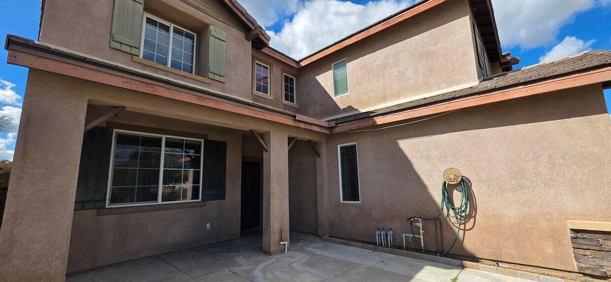 Foto principal - Large 6bed 4bath San Jacinto Beauty!