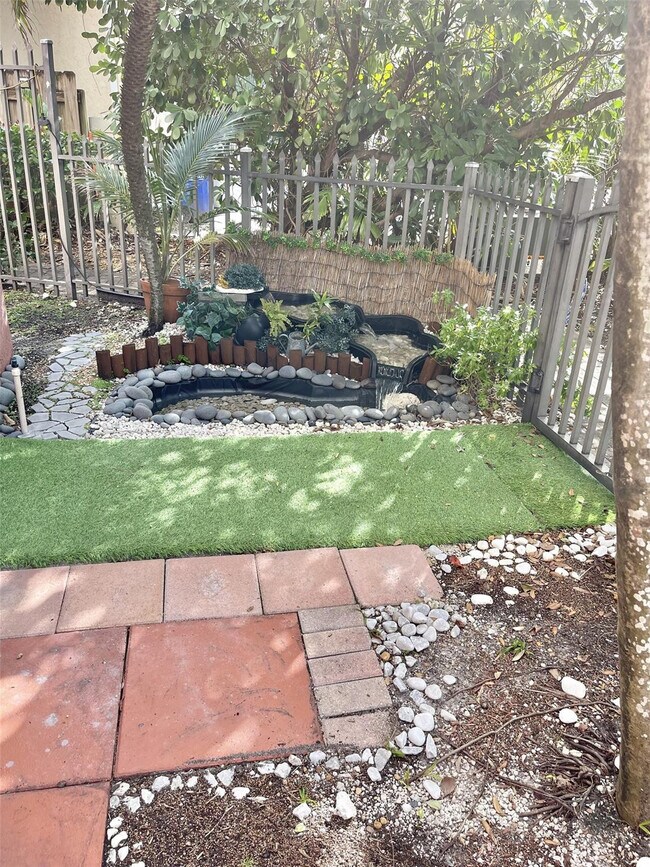 Foto del edificio - 3213 NE 5th St