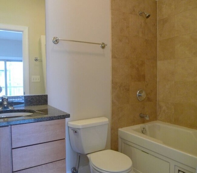 Foto del edificio - 2335 W Washington Blvd