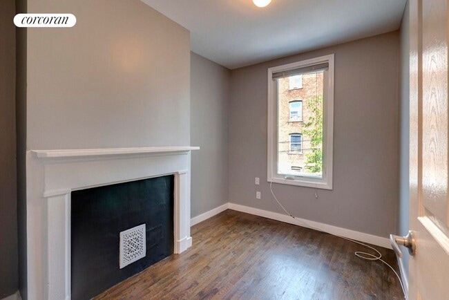 Building Photo - 475 Van Buren St