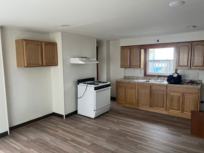 Building Photo - 35 Washington St