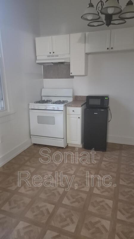 Primary Photo - 1202 Congress St