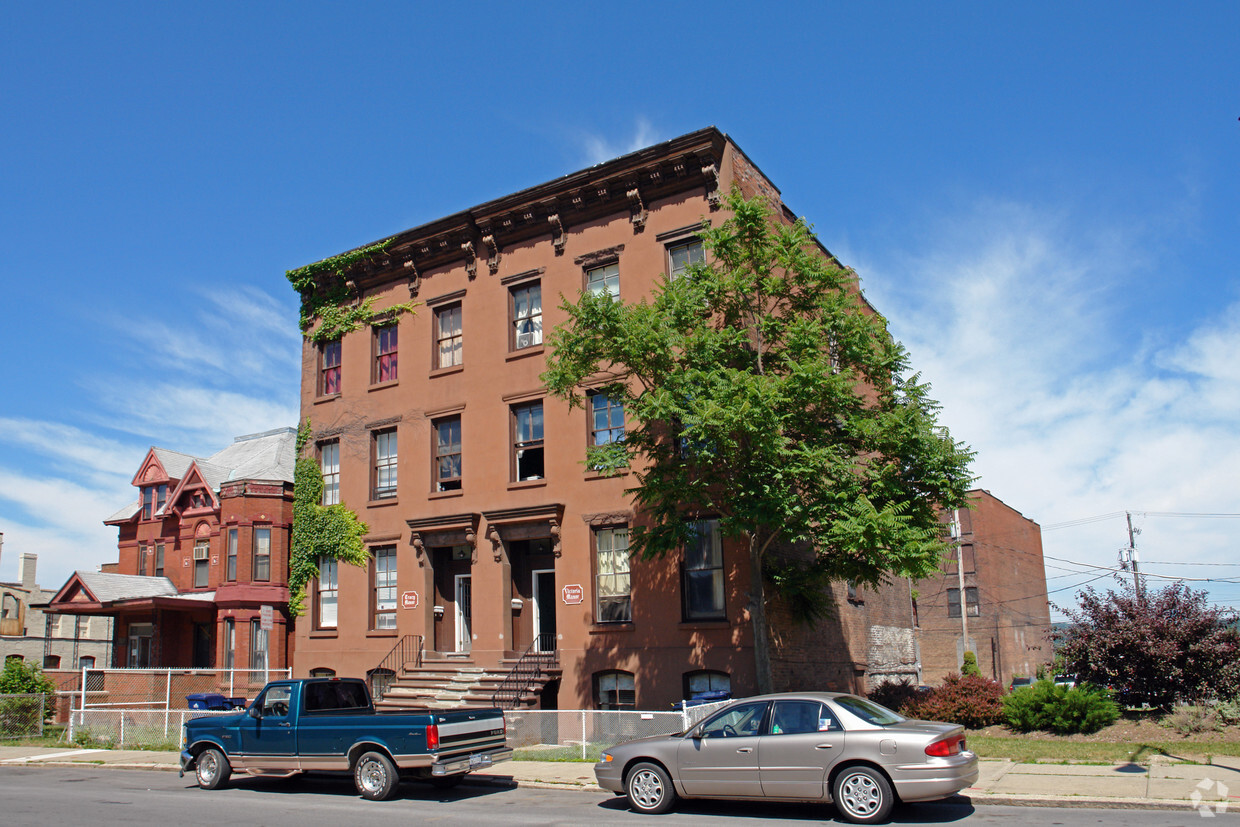 Building Photo - 83 Mohawk St