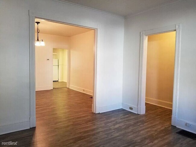 Building Photo - 3 br, 2 bath Townhome - 47 W Goepp St
