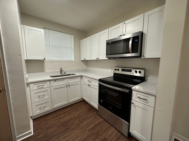 Building Photo - Charming Two Bedroom- Riverside, Murray Hi...