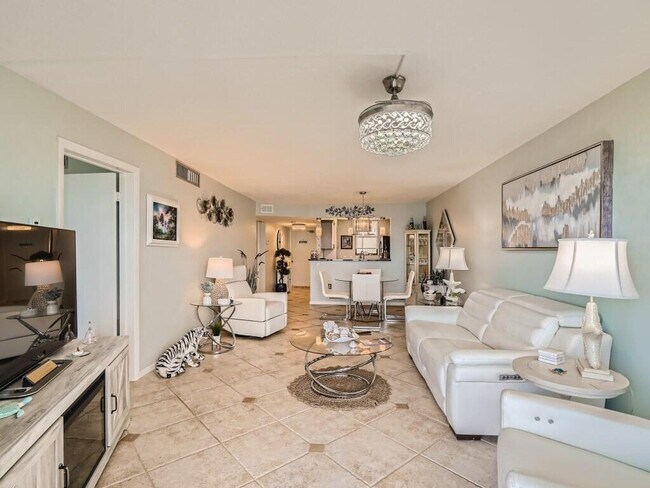 Building Photo - 9940 S Ocean Dr