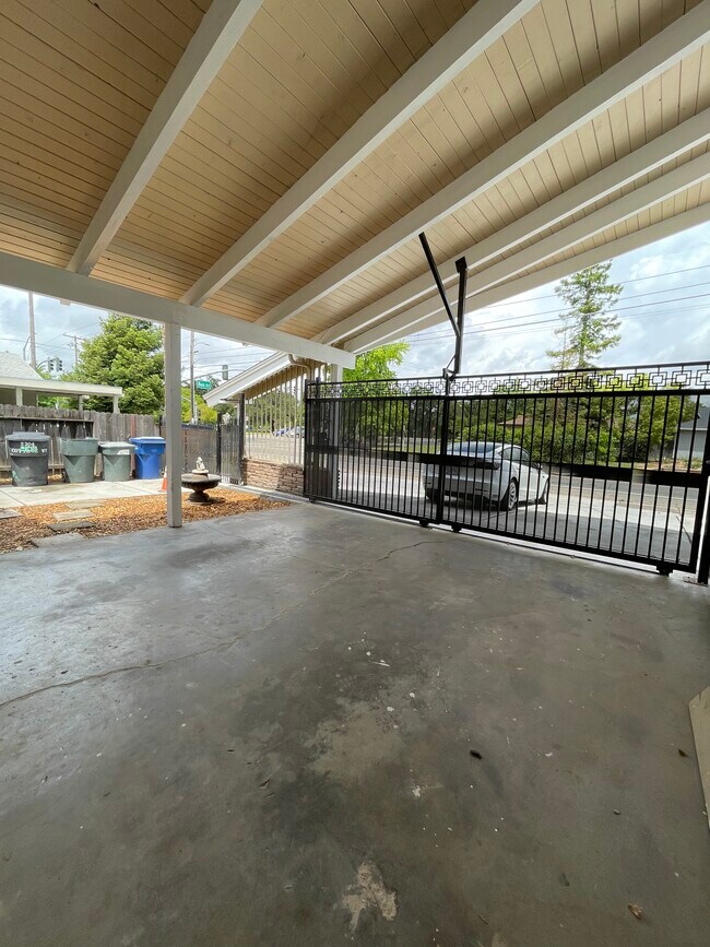 Building Photo - 2304 Cottage Way