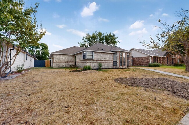 Building Photo - 2522 Larkspur Ln