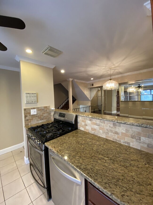 Building Photo - Willows Condominium