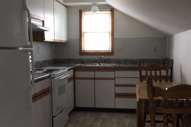 Kitchen - 303 Washington St