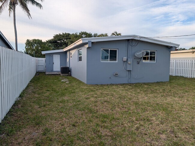 Foto del edificio - 2990 NW 7th Ct