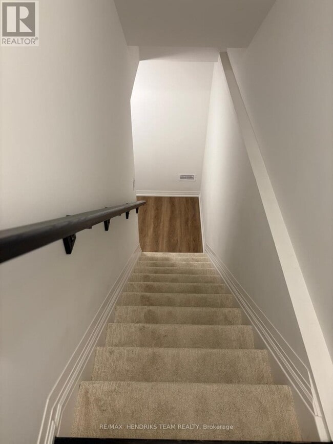 Building Photo - 146 Bur Oak Dr