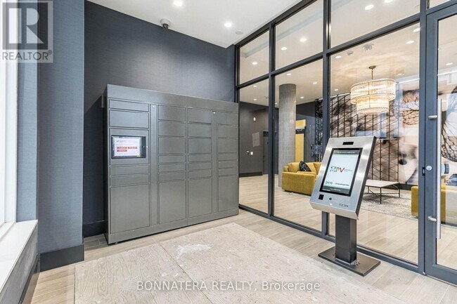 Building Photo - 10 Lagerfeld Dr