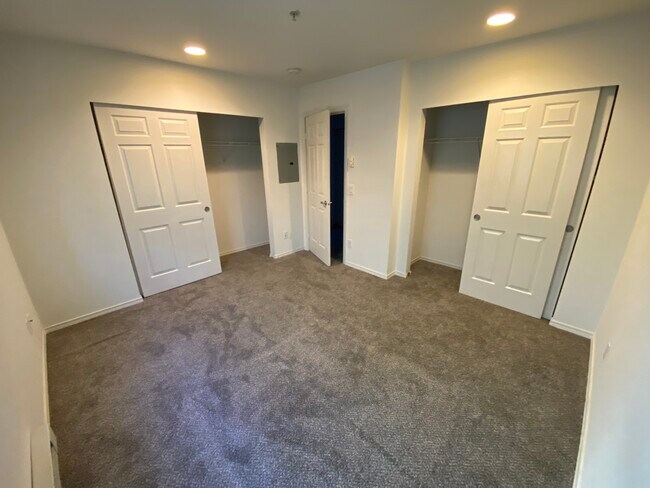 Bedroom - 931 N 86th St