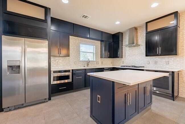 Building Photo - Stylish Addison Gem with Modern Elegance a...