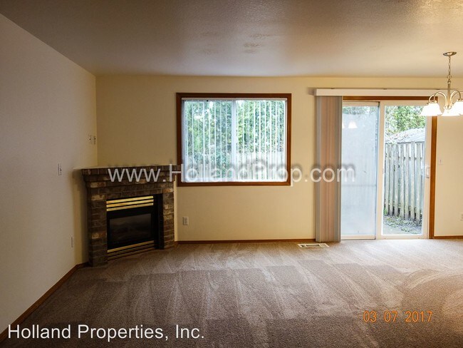Building Photo - 6054 SE Green Ct